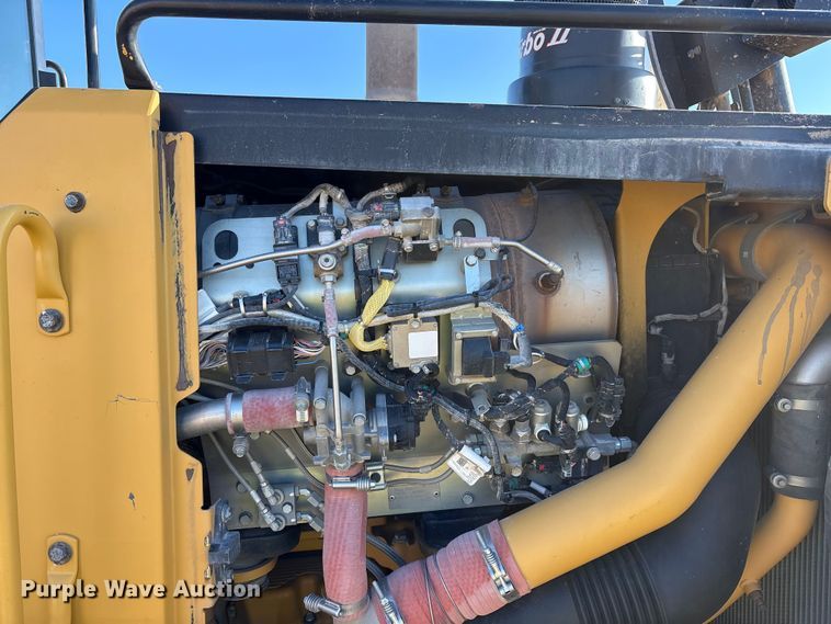 image for item EF6137 2017 Caterpillar D8T dozer