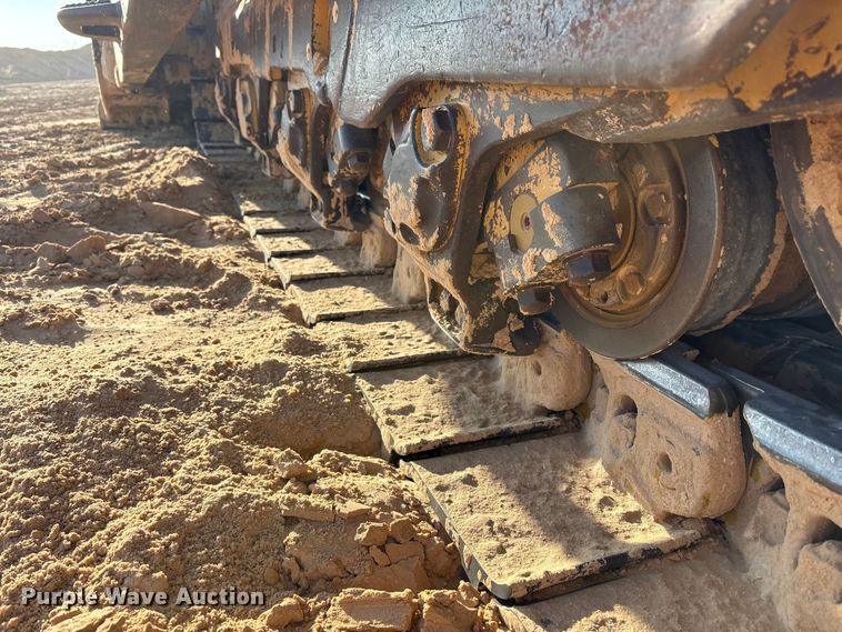 image for item EF6137 2017 Caterpillar D8T dozer