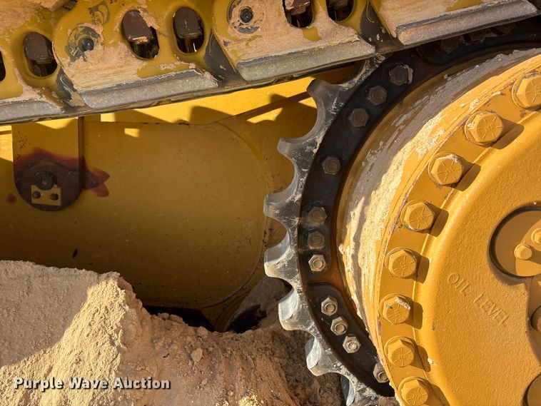 image for item EF6137 2017 Caterpillar D8T dozer