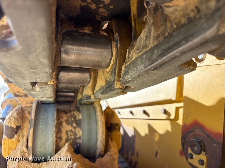 image for item EF6137 2017 Caterpillar D8T dozer