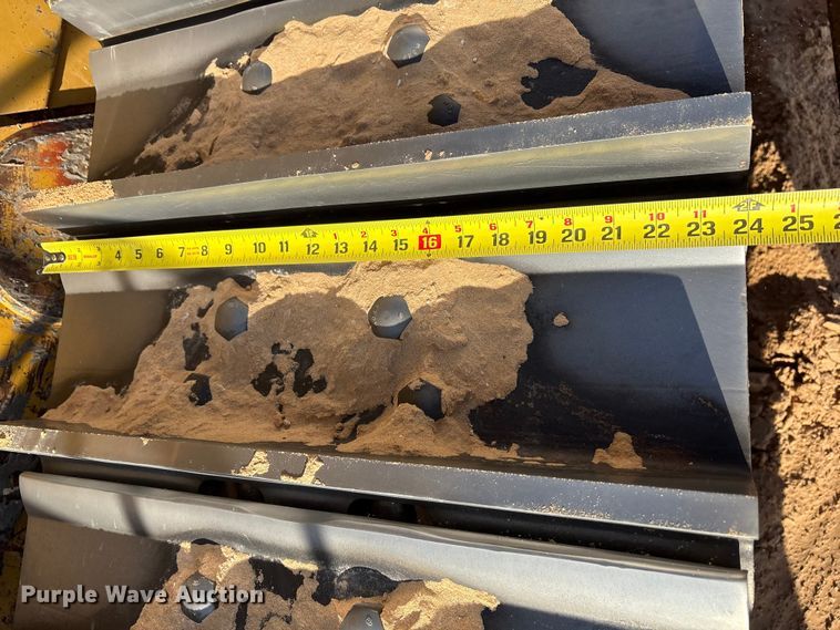 image for item EF6137 2017 Caterpillar D8T dozer