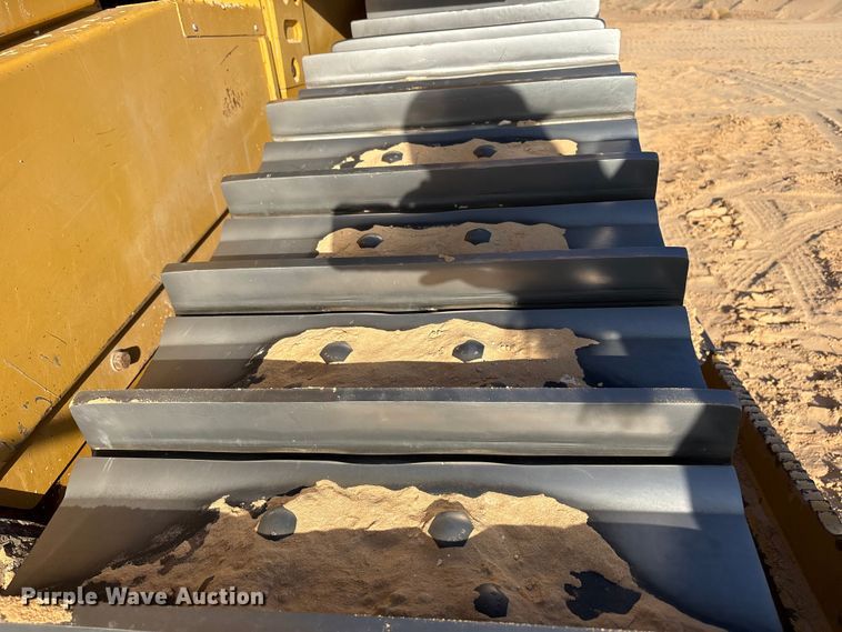 image for item EF6137 2017 Caterpillar D8T dozer