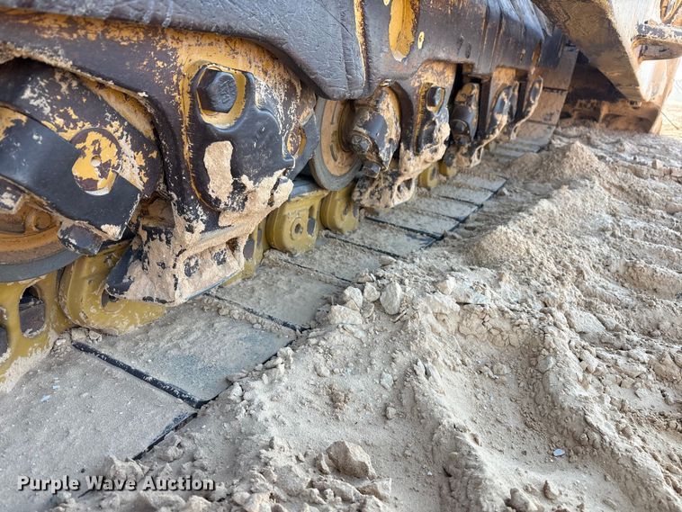 image for item EF6137 2017 Caterpillar D8T dozer