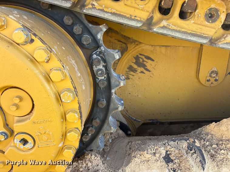 image for item EF6137 2017 Caterpillar D8T dozer