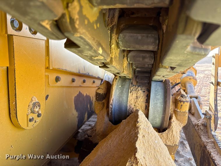 image for item EF6137 2017 Caterpillar D8T dozer