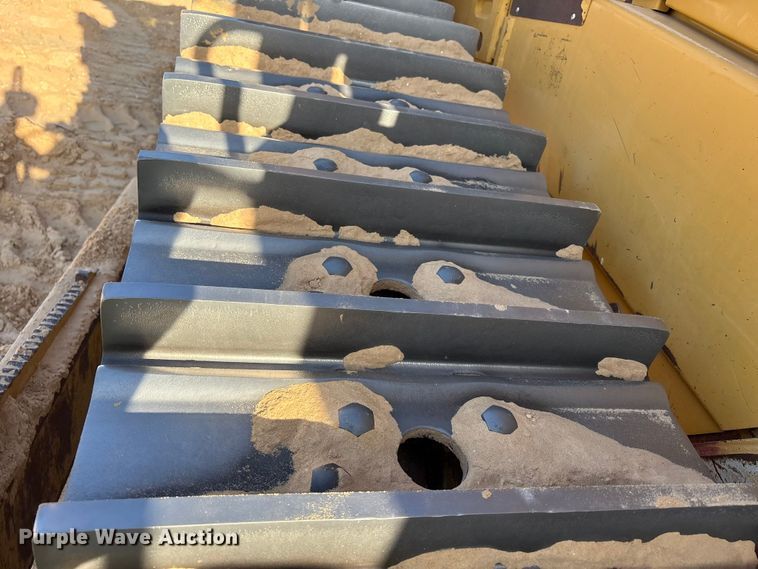 image for item EF6137 2017 Caterpillar D8T dozer