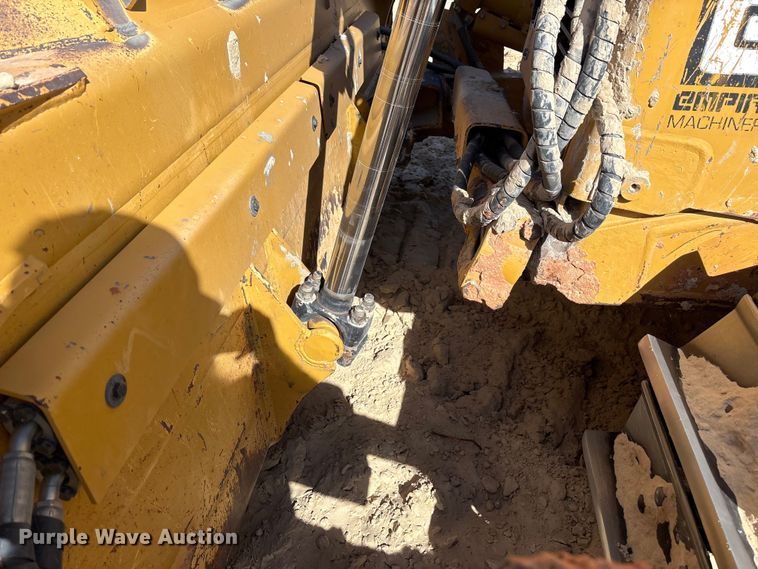 image for item EF6139 2017 Caterpillar D8T dozer