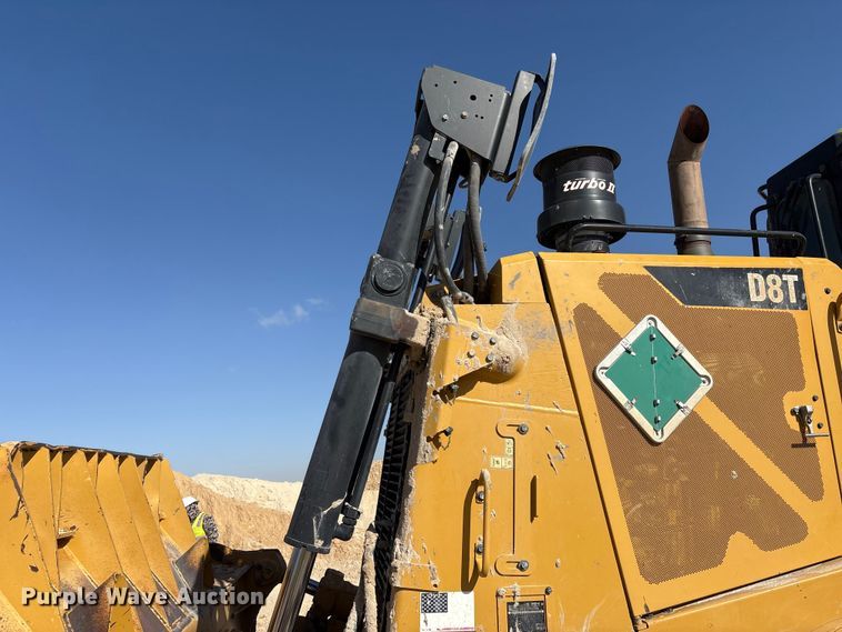 image for item EF6139 2017 Caterpillar D8T dozer