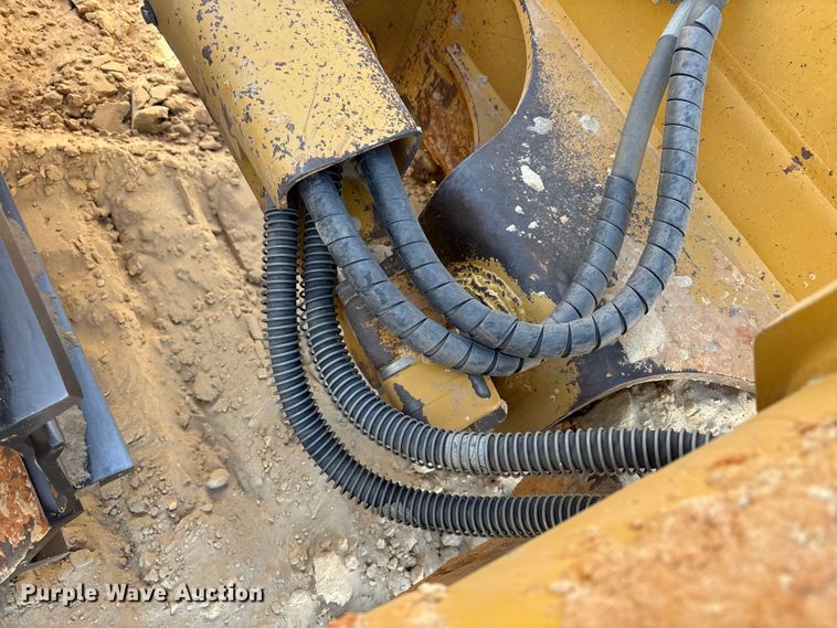 image for item EF6139 2017 Caterpillar D8T dozer