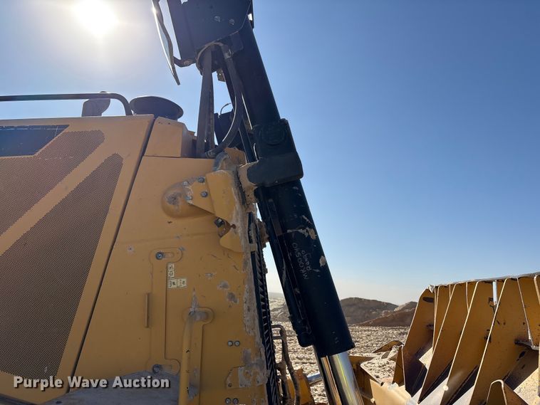 image for item EF6139 2017 Caterpillar D8T dozer