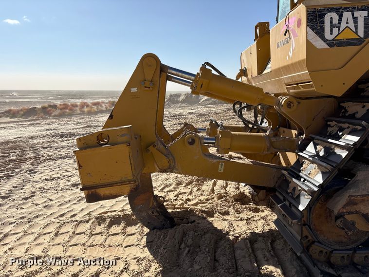 image for item EF6139 2017 Caterpillar D8T dozer