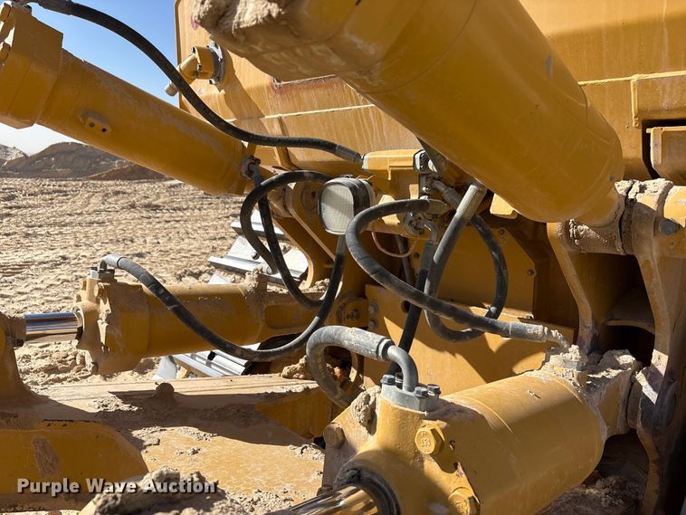 image for item EF6139 2017 Caterpillar D8T dozer
