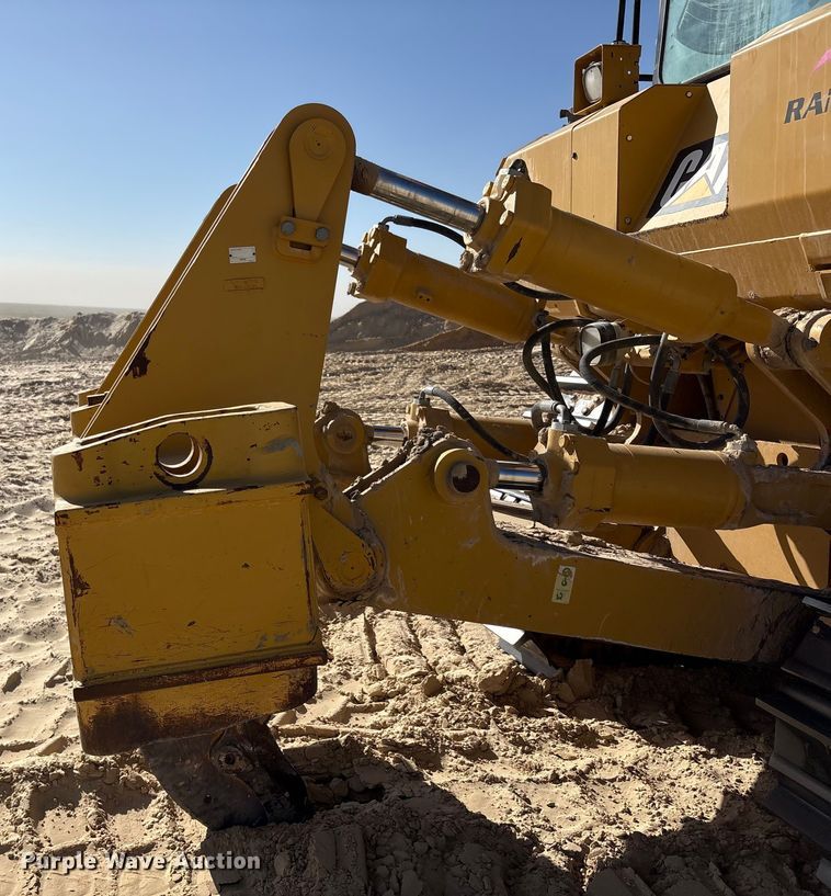 image for item EF6139 2017 Caterpillar D8T dozer