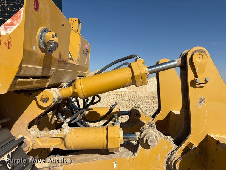 image for item EF6139 2017 Caterpillar D8T dozer