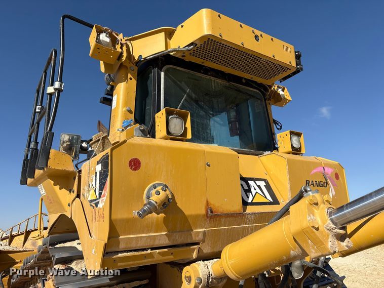 image for item EF6139 2017 Caterpillar D8T dozer