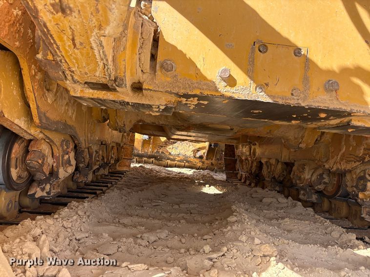 image for item EF6139 2017 Caterpillar D8T dozer