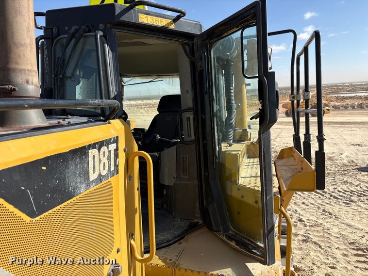 image for item EF6139 2017 Caterpillar D8T dozer