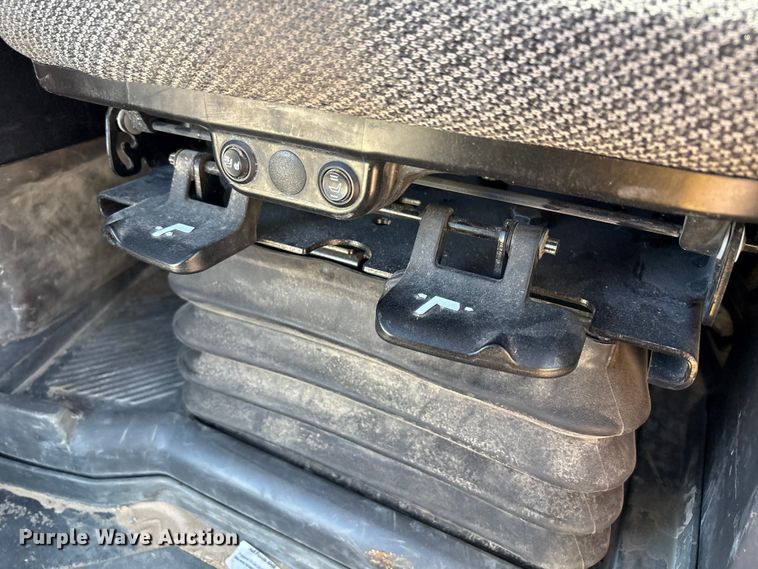 image for item EF6139 2017 Caterpillar D8T dozer