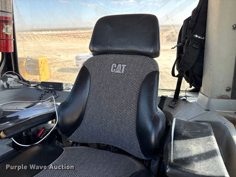 image for item EF6139 2017 Caterpillar D8T dozer