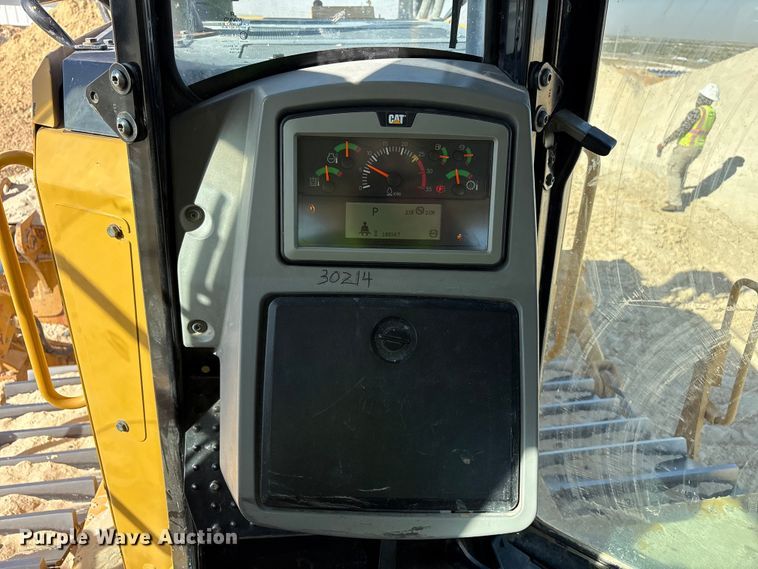 image for item EF6139 2017 Caterpillar D8T dozer