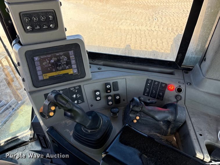 image for item EF6139 2017 Caterpillar D8T dozer