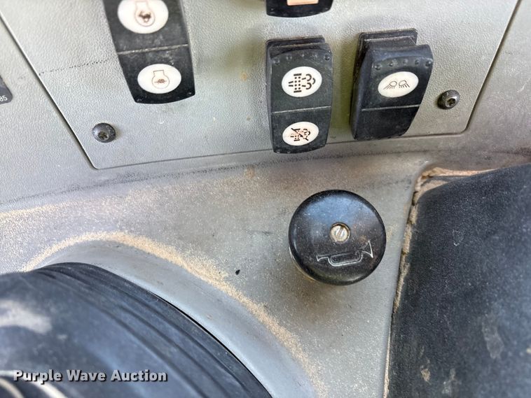 image for item EF6139 2017 Caterpillar D8T dozer