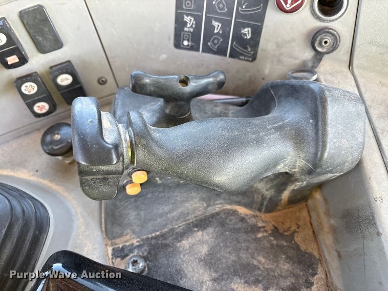 image for item EF6139 2017 Caterpillar D8T dozer