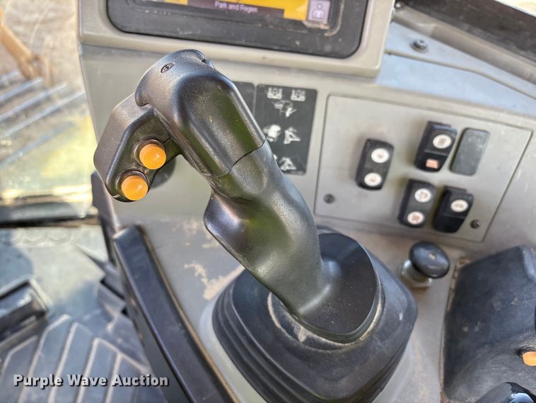 image for item EF6139 2017 Caterpillar D8T dozer