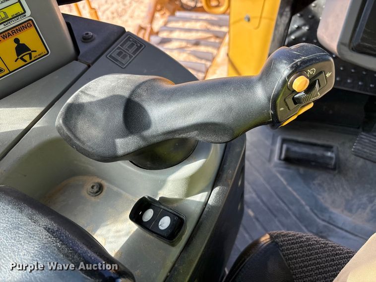 image for item EF6139 2017 Caterpillar D8T dozer