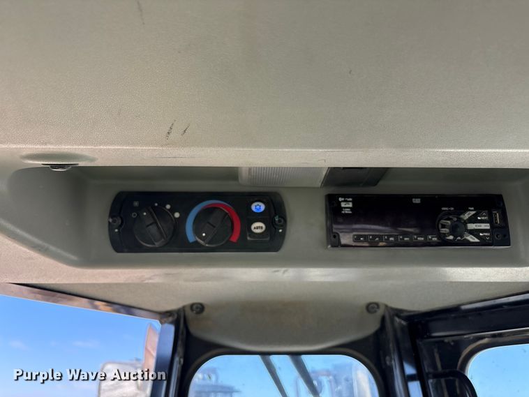 image for item EF6139 2017 Caterpillar D8T dozer