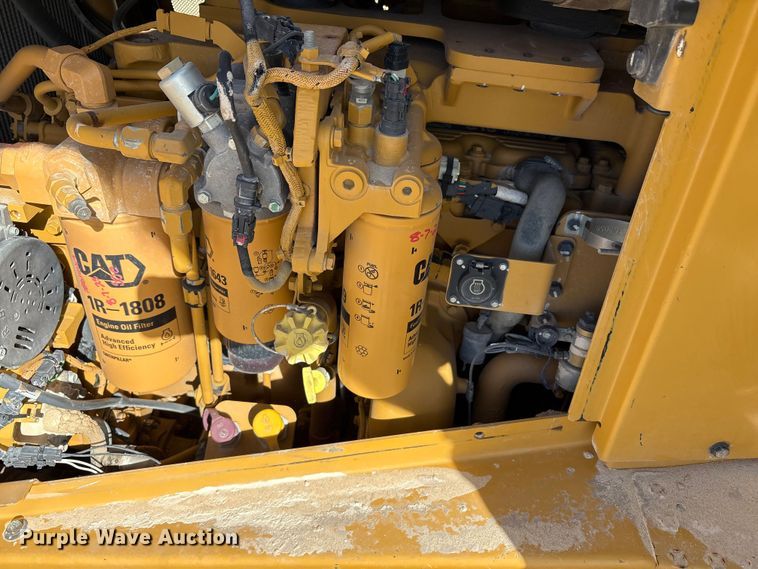 image for item EF6139 2017 Caterpillar D8T dozer