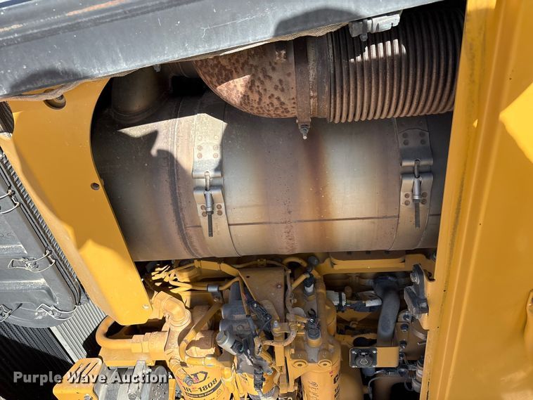 image for item EF6139 2017 Caterpillar D8T dozer