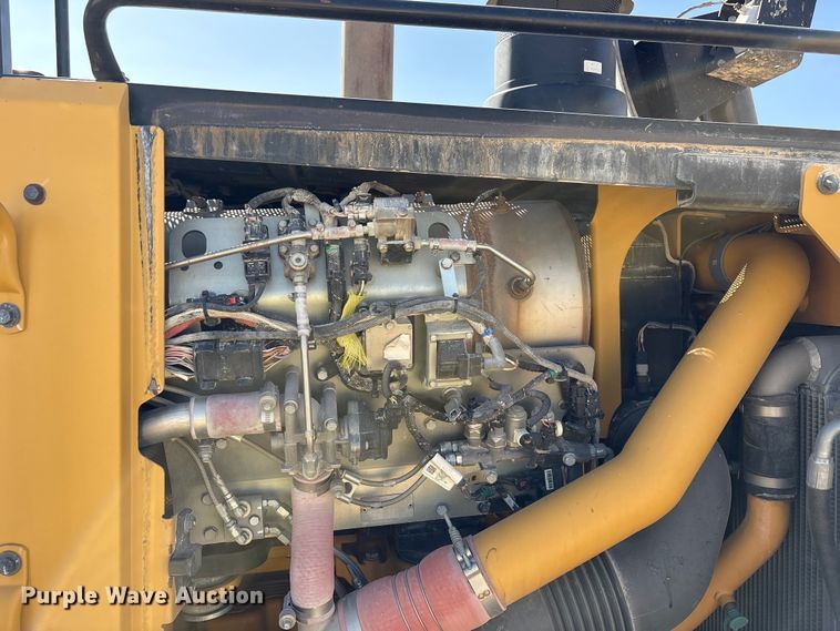 image for item EF6139 2017 Caterpillar D8T dozer