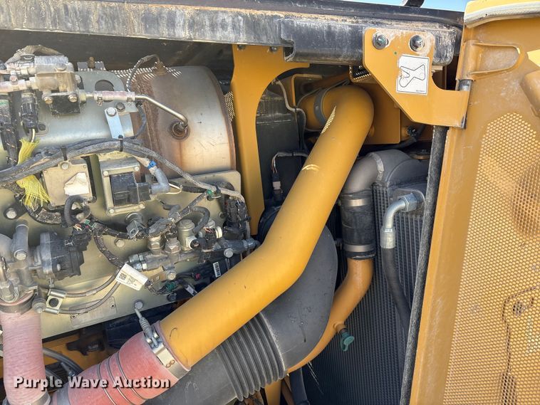 image for item EF6139 2017 Caterpillar D8T dozer