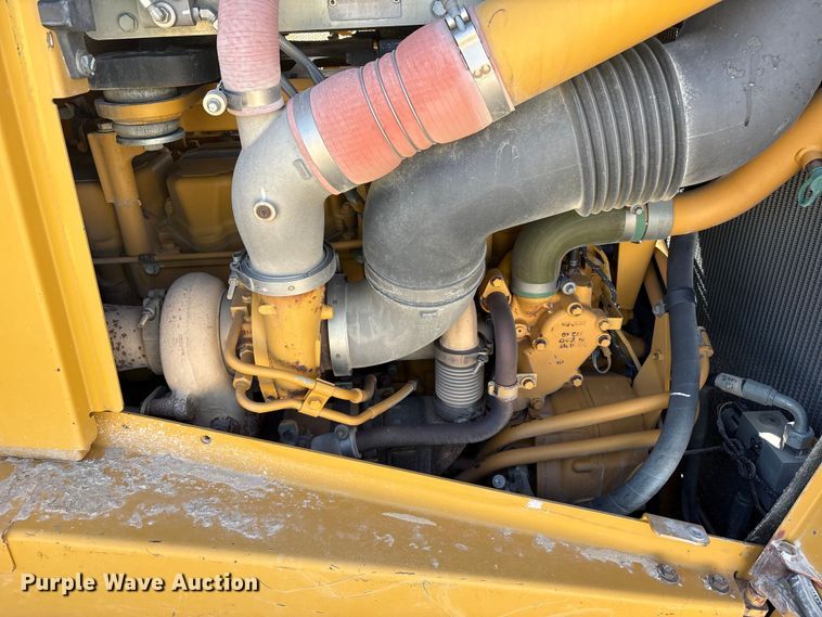 image for item EF6139 2017 Caterpillar D8T dozer