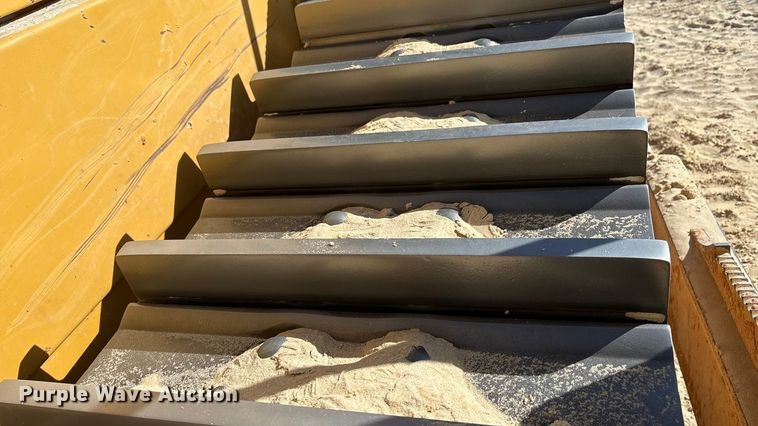 image for item EF6139 2017 Caterpillar D8T dozer