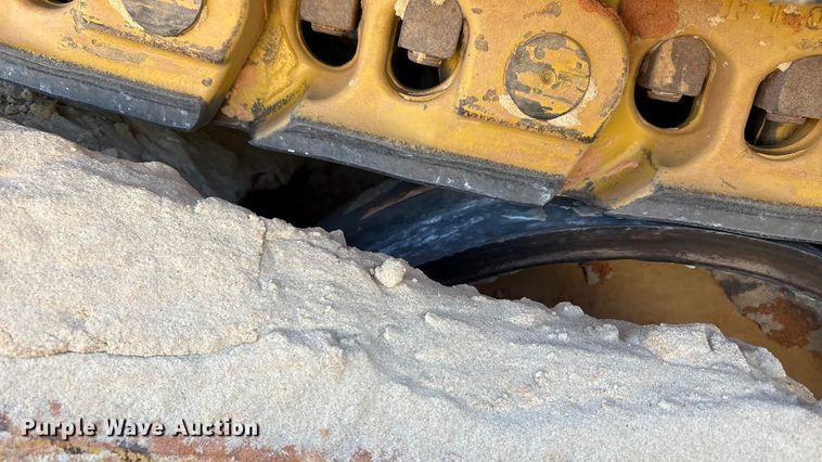 image for item EF6139 2017 Caterpillar D8T dozer