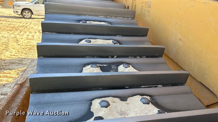 image for item EF6139 2017 Caterpillar D8T dozer