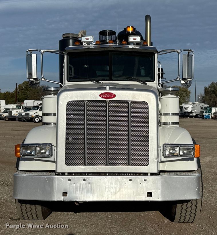 image for item EG1736 2013 Peterbilt 367 vacuum truck