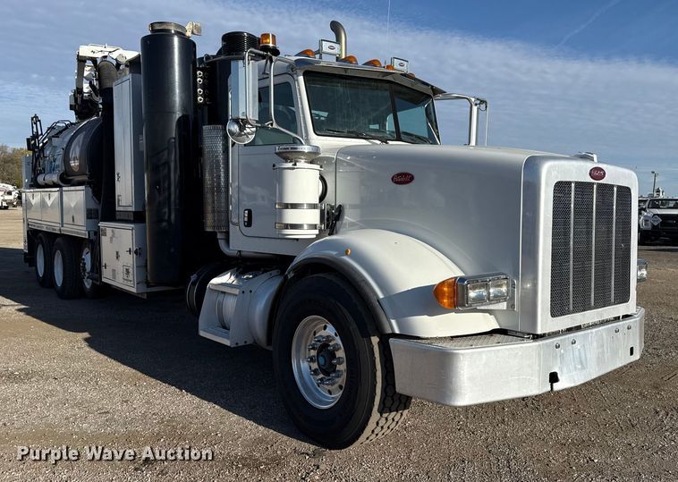 image for item EG1736 2013 Peterbilt 367 vacuum truck