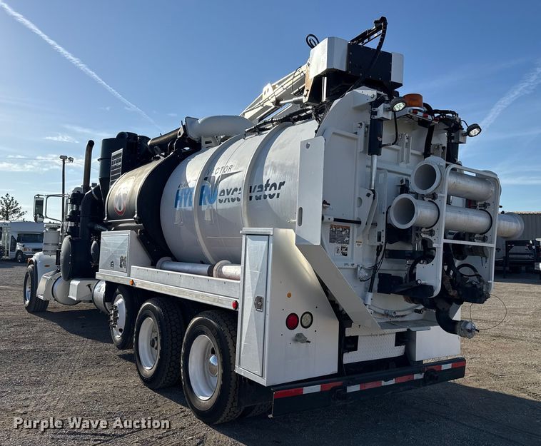 image for item EG1736 2013 Peterbilt 367 vacuum truck