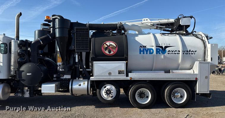 image for item EG1736 2013 Peterbilt 367 vacuum truck