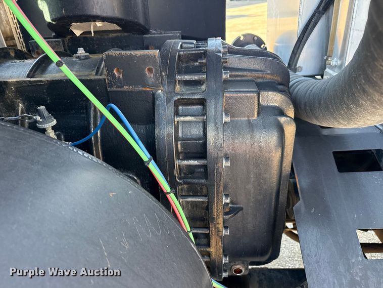 image for item EG1736 2013 Peterbilt 367 vacuum truck