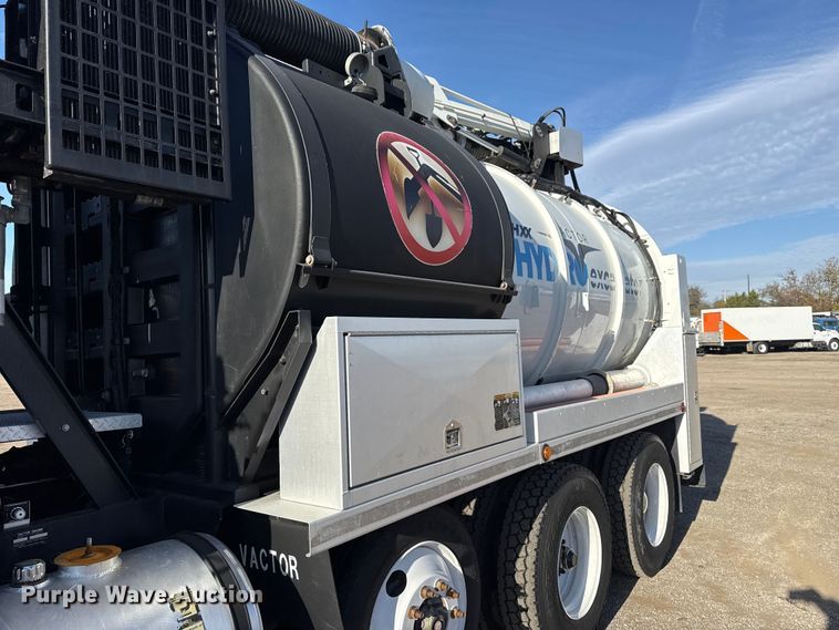 image for item EG1736 2013 Peterbilt 367 vacuum truck