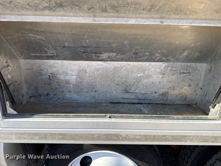 image for item EG1736 2013 Peterbilt 367 vacuum truck