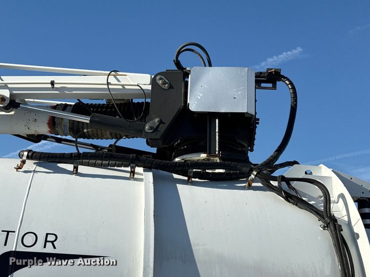 image for item EG1736 2013 Peterbilt 367 vacuum truck