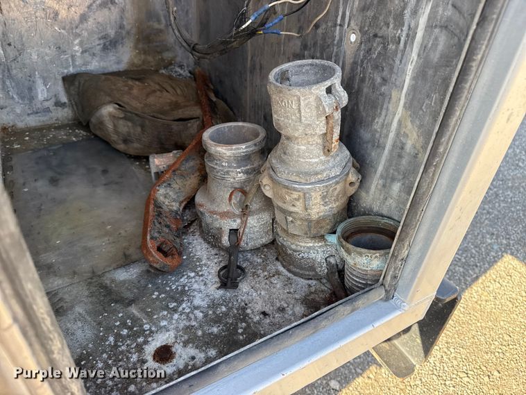 image for item EG1736 2013 Peterbilt 367 vacuum truck