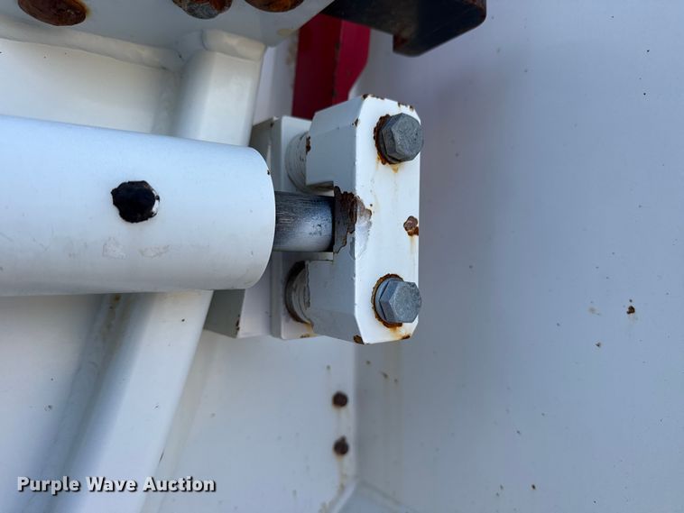 image for item EG1736 2013 Peterbilt 367 vacuum truck