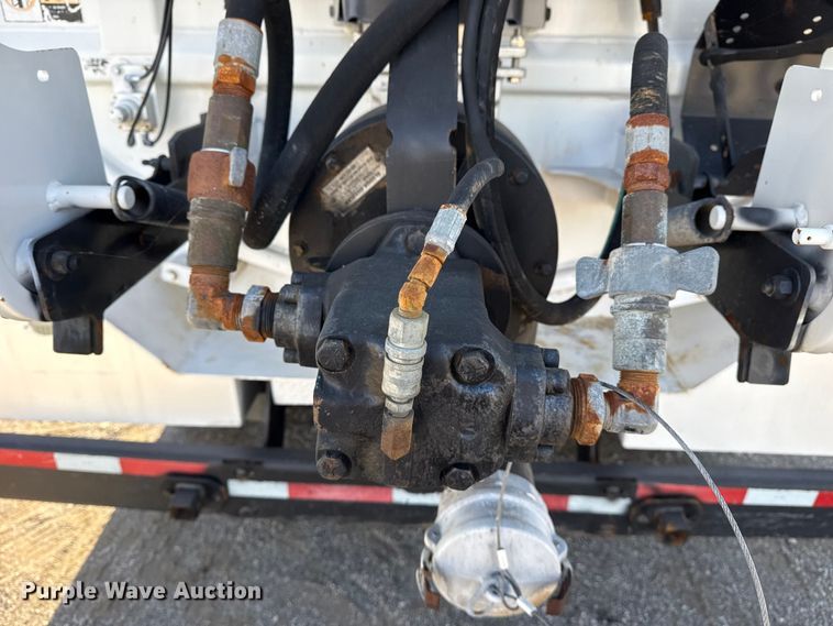 image for item EG1736 2013 Peterbilt 367 vacuum truck