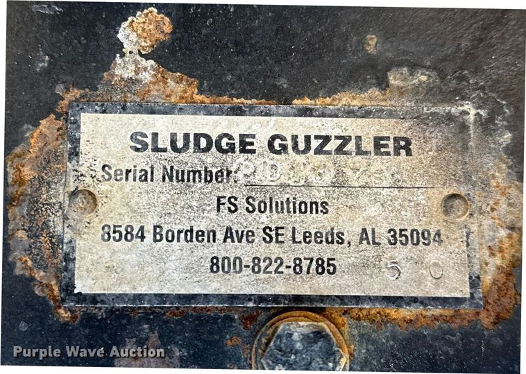 image for item EG1736 2013 Peterbilt 367 vacuum truck